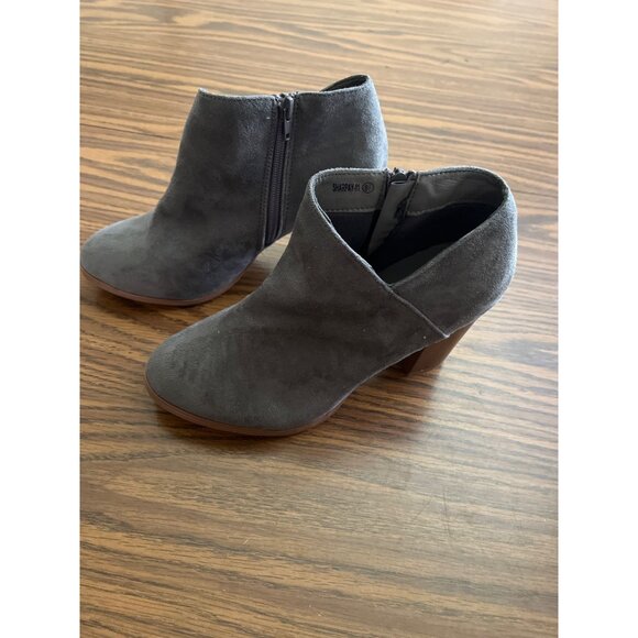 Refresh Sharpay grey heeled side zip ankle boots size 8.5 - Picture 2 of 5